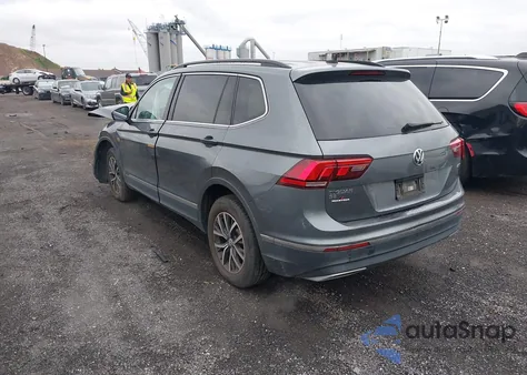 2020 Volkswagen Tiguan 2.0T Se/2.0T Se R-Line Black/2.0T Sel z USA, uszkodzony, nr VIN 3VV2B7AX6LM156912